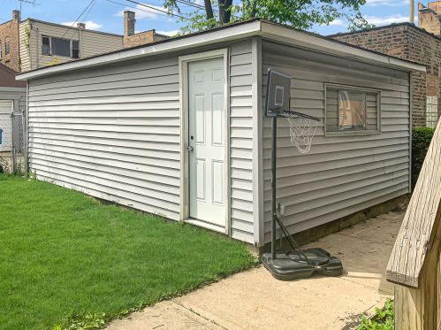 7930 Grn St, Chicago IL 60620-2539 exterior