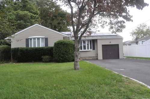 416 Oakwood Rd, Huntington Station, NY 11746-7216