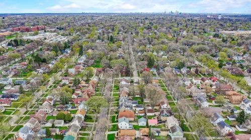 8153 Richmond Ct, Milwaukee WI 53213-1615 exterior