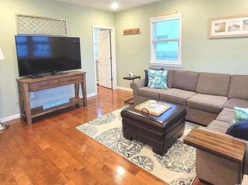 44 Tameling Ave, Babylon NY 11702-3607 exterior