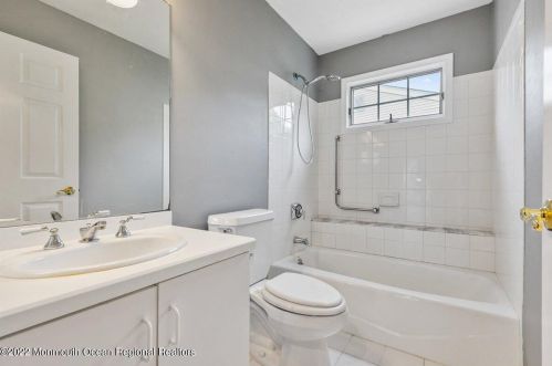 313 Devon St, Lakehurst NJ 08759-4636 exterior