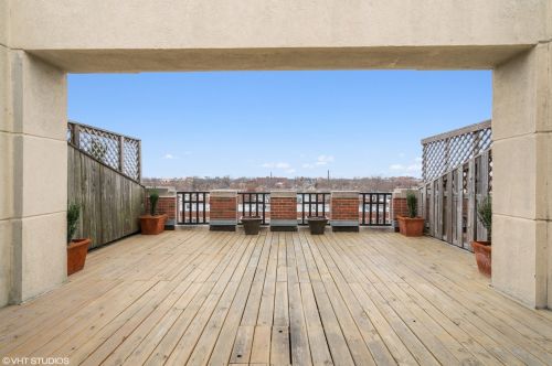 2600 Southport Ave, Chicago IL  60614-1228 exterior