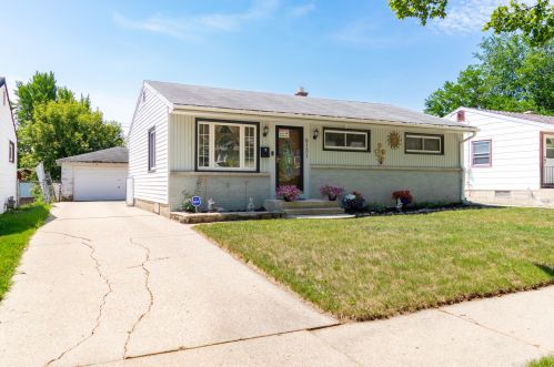 8131 Eggert Pl, Milwaukee, WI 53218-3649