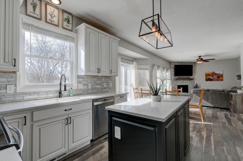 1104 Autumn Dr, Saint Paul MN 55125-8616 exterior