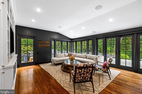 104 Mermaid Ln, Philadelphia PA 19118-3246 exterior