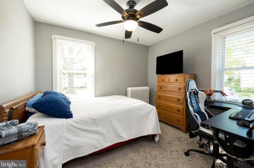 697 Hanover St, Pottstown PA 19464-4519 exterior