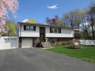 21 Beech St, Pequannock Township, NJ 07440-1912
