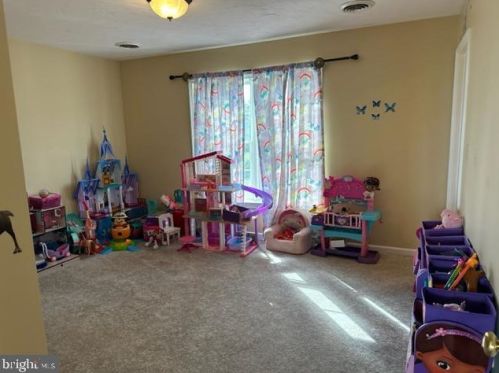 381 Thornhill Dr, Hanover PA  17331-7976 exterior