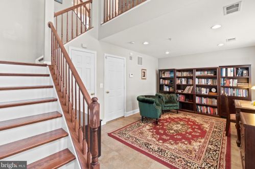 3844 Dominion Mill Dr, Alexandria, VA 22304-6452