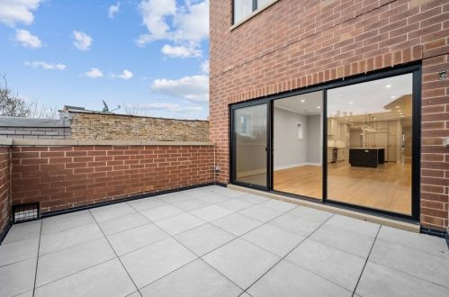 2004 Addison St, Chicago IL  60618-6102 exterior