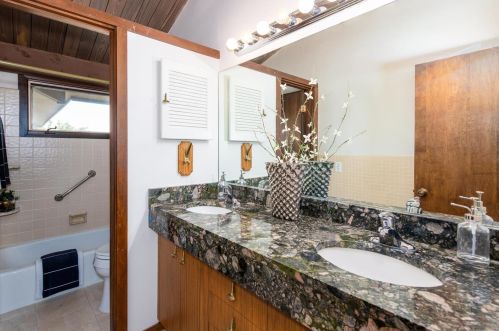 2 Sherwyn Ln, Saint Louis MO 63141-7821 exterior