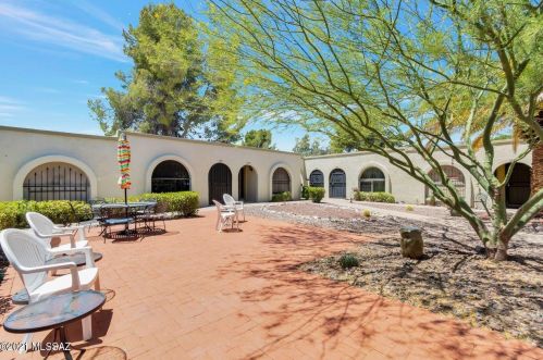 1071 Calle De Las Casitas, Green Valley AZ 85614-1986 exterior