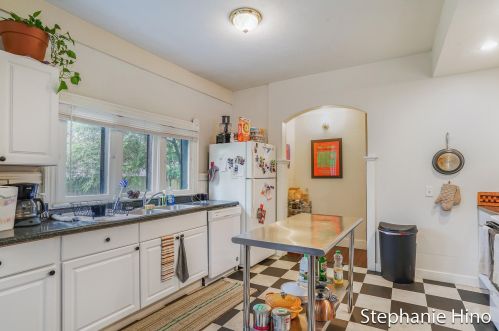 832 Wealthy St, Grand Rapids MI 49504-0062 exterior