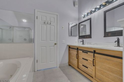 903 Stech Dr, Bridgewater NJ 08807-5501 exterior