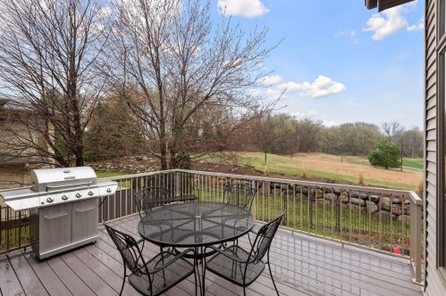 1676 Isabella Pkwy, Chaska MN 55318-3214 exterior