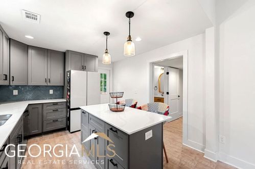 1666 Connally Dr, Atlanta GA 30344-1166 exterior