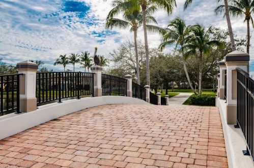 4733 Navassa Ln, Naples FL 34119-9555 exterior