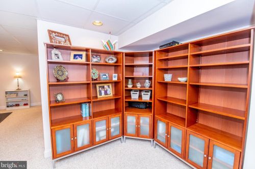 607 Sayre Dr, Princeton NJ 08540-5859 exterior