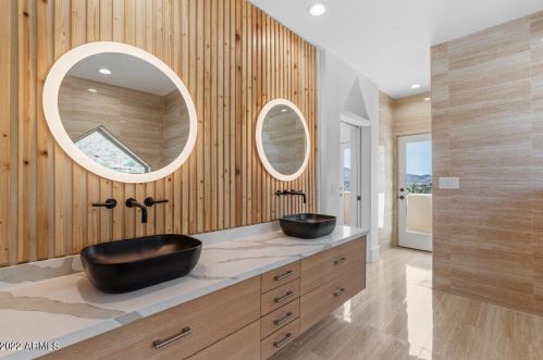 1825 Cinnabar Ave, Phoenix AZ  85020-1916 exterior