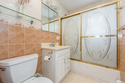 5 7 St, Valley Stream NY 11581-1255 exterior