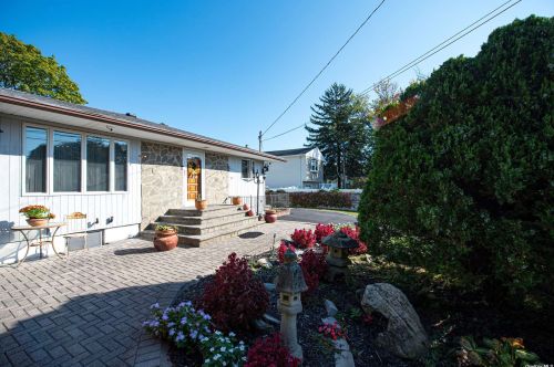 343 Everard St, Huntington Station, NY 11746-7025