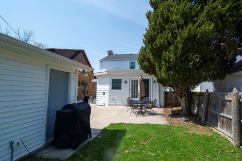 4758 Hollywood Ave, Milwaukee WI 53211-1037 exterior