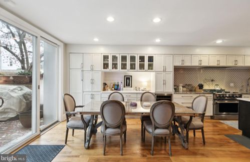 128 Bainbridge St, Philadelphia PA  19147-2402 exterior