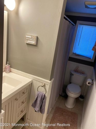 6 Hollywood Blvd, Lacey NJ 08731-4812 exterior