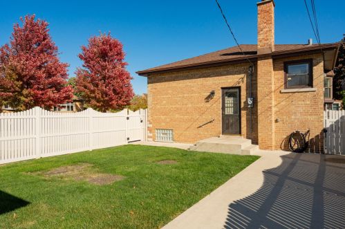 5600 Rutherford Ave, Chicago IL 60638-3247 exterior