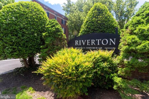 604 Bashford Ln, Alexandria VA  22314-1191 exterior