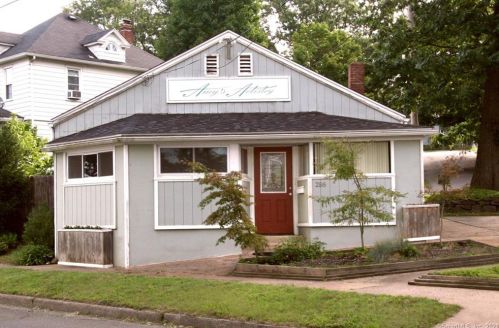 286 Orchard St, Wallingford CT  06492-4548 exterior
