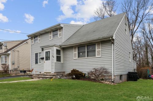 6 Clembil Ct, Perth Amboy, NJ 08861-1517