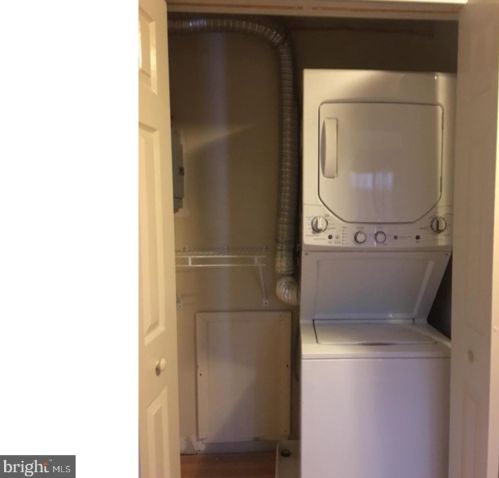 2441 Fairmount Ave, Philadelphia PA 19130-2517 exterior