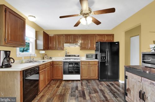 1 Little Knoll Dr, Hanover PA  17331-9280 exterior