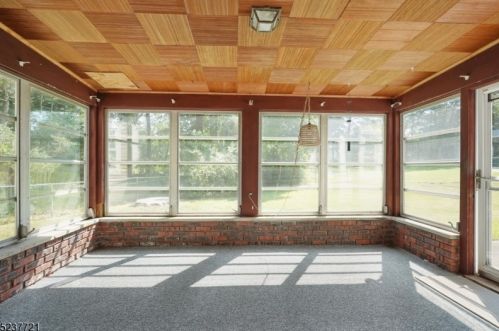 72 Fellswood Dr, Livingston NJ 07039-2238 exterior