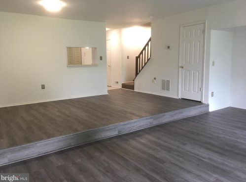 12 Marsh Ct, Trenton NJ  08648-2664 exterior