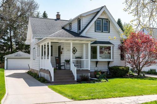 6617 Powell Pl, Milwaukee, WI 53213-2980