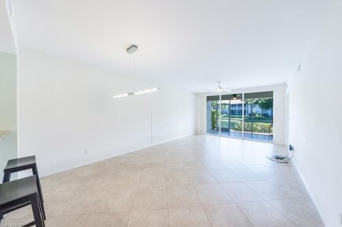 5040 Cedar Springs Dr, Naples, FL 34110-2325