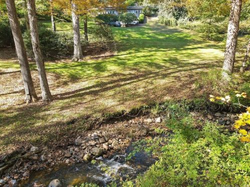 76 Davenport Rd, Roxbury CT 06783-1000 exterior