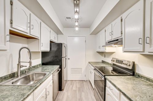 30 Prospect St, Metuchen NJ 08840-2270 exterior