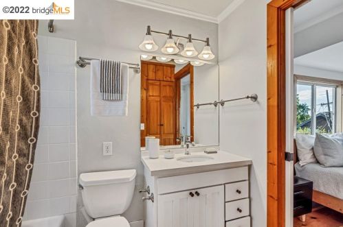 2439 Roosevelt Ave, Berkeley CA 94703-1930 exterior