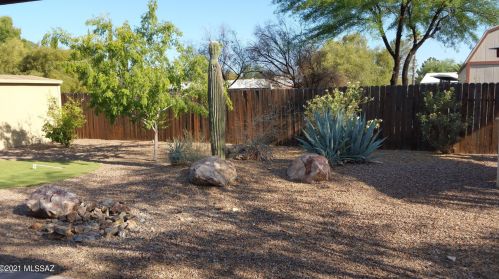 7442 Camino De La Tierra, Tucson AZ  85746-8391 exterior