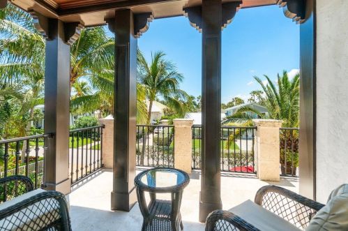 27 Hersey Dr, Boynton Beach FL 33435-7017 exterior