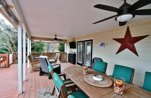 1574 Riverside Dr, Gainesville GA 30501-1843 exterior