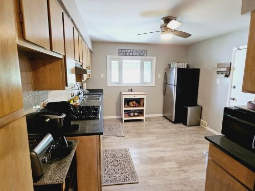 7 Holt St, Pittsburgh PA 15203-2450 exterior