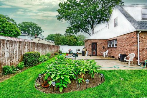 273 Essex St, Babylon NY 11704-2108 exterior