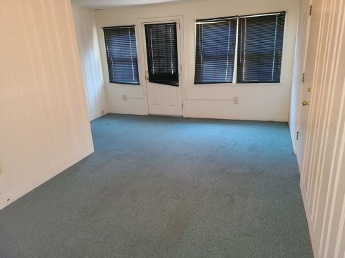 228 Hermitage Dr, Springfield MA 01129-1346 exterior