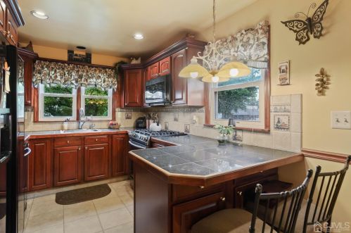 829 Evergreen Ct, New Brunswick NJ 08902-2314 exterior