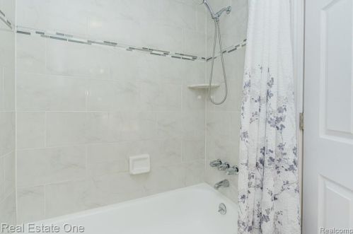 282 1st St, Rochester MI 48307-2600 exterior