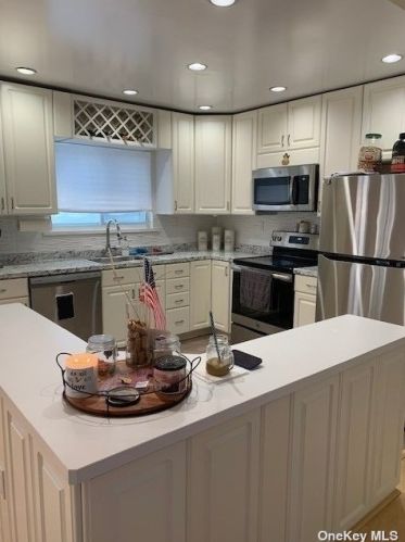 120 Ketridge St, Babylon NY  11704-7913 exterior